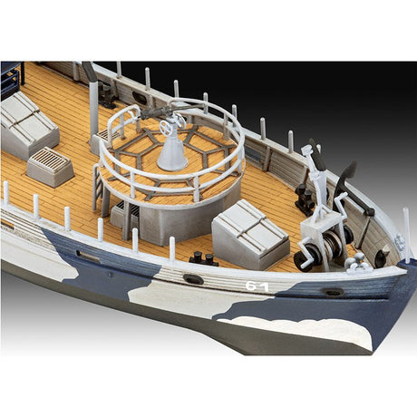 1:144 REVELL KRIEGSFISCHKUTTER Plastic Model Kit