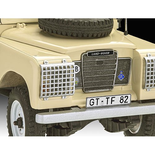 1:24 REVELL LAND ROVER SERIES III LWB (COMMERCIAL) Plastic Model Kit