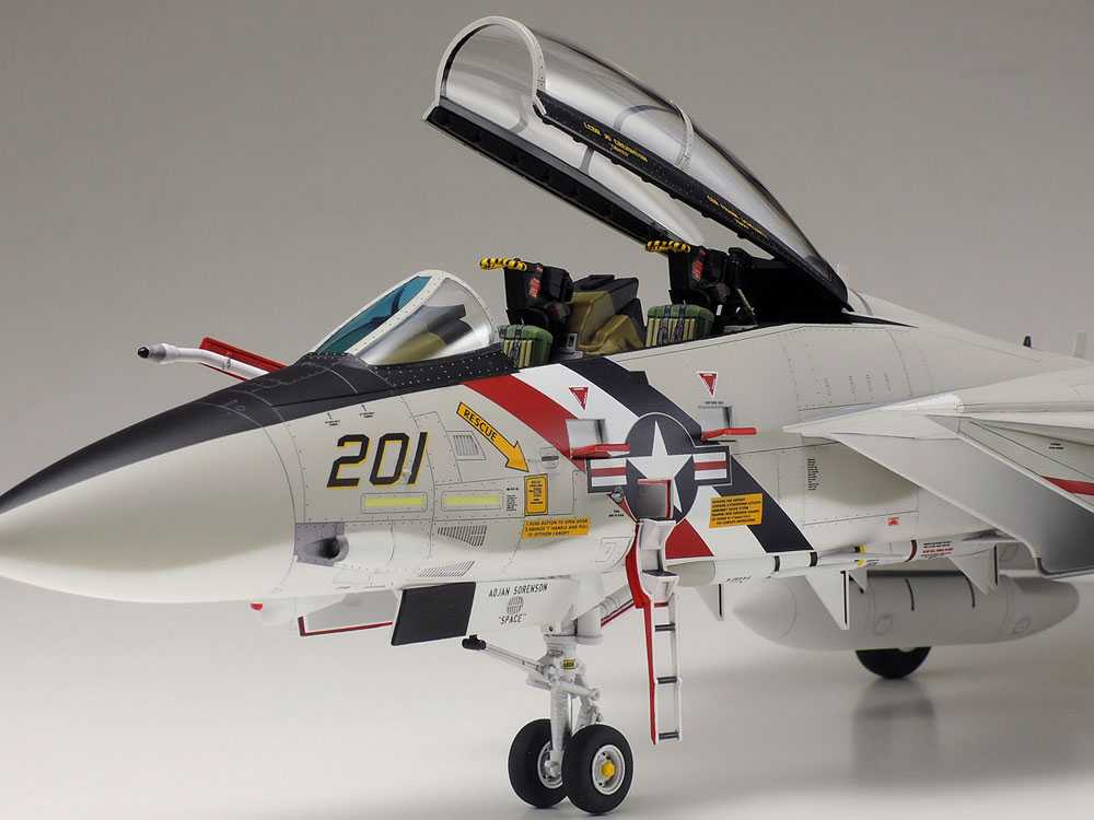 1:48 TAMIYA GRUMMAN F-14A TOMCAT Plastic Model Kit