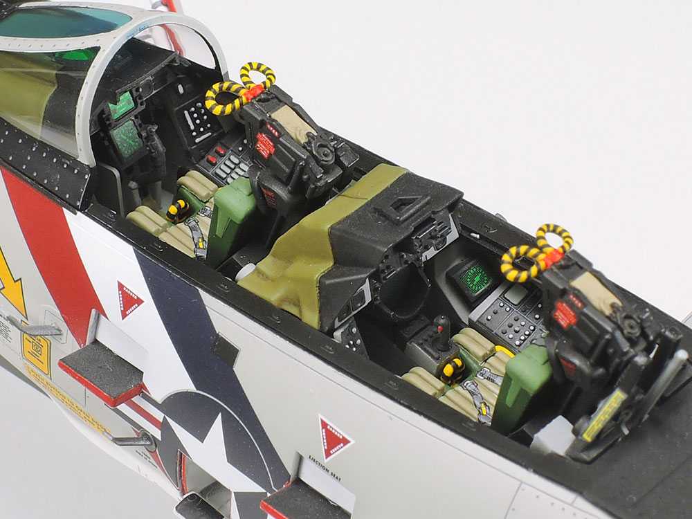 1:48 TAMIYA GRUMMAN F-14A TOMCAT Plastic Model Kit
