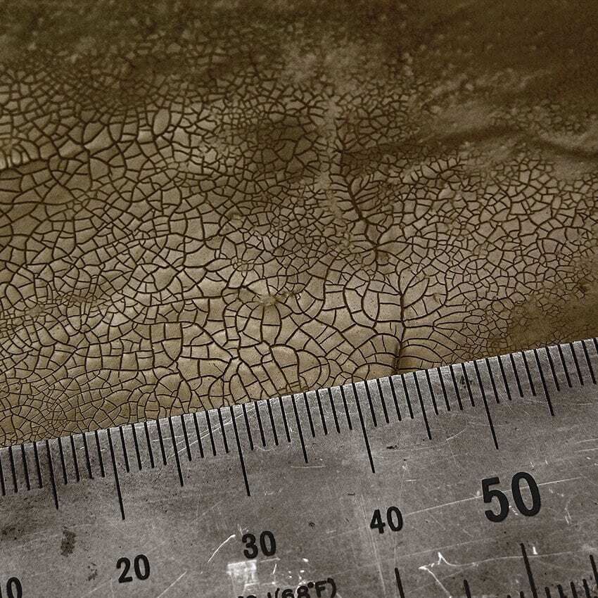 AK Interactive Dioramas: Dark & Dry Crackle Effects - 100ml