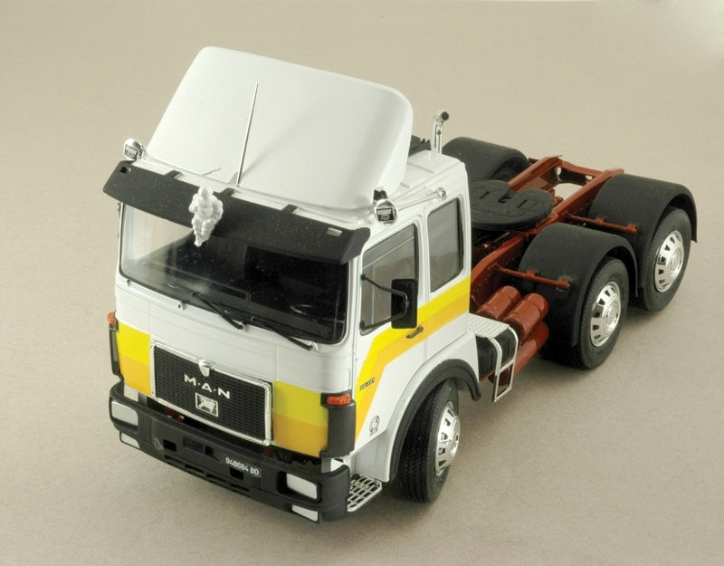 1:24 ITALERI MAN 26.321 FORMEL SIX Plastic Model Kit