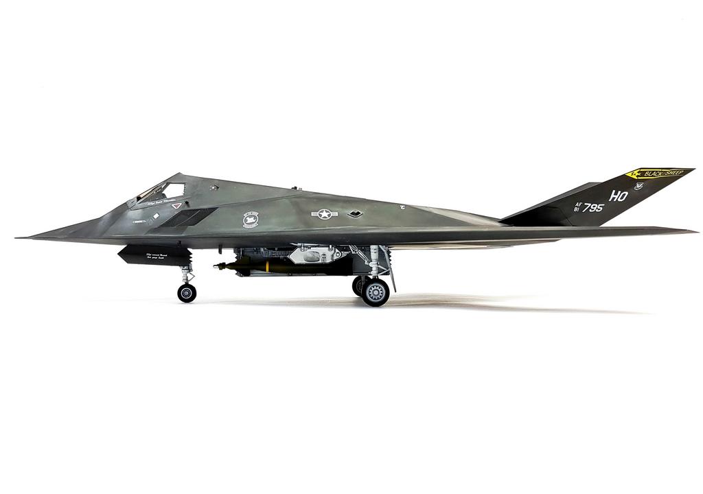 1:32 Trumpeter F-117A Nighthawk Plastic Model Kit