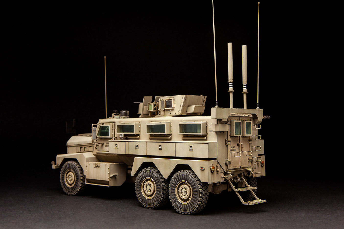 1:35 MENG - U.S. Cougar 6×6 MRAP Vehicle SS-005