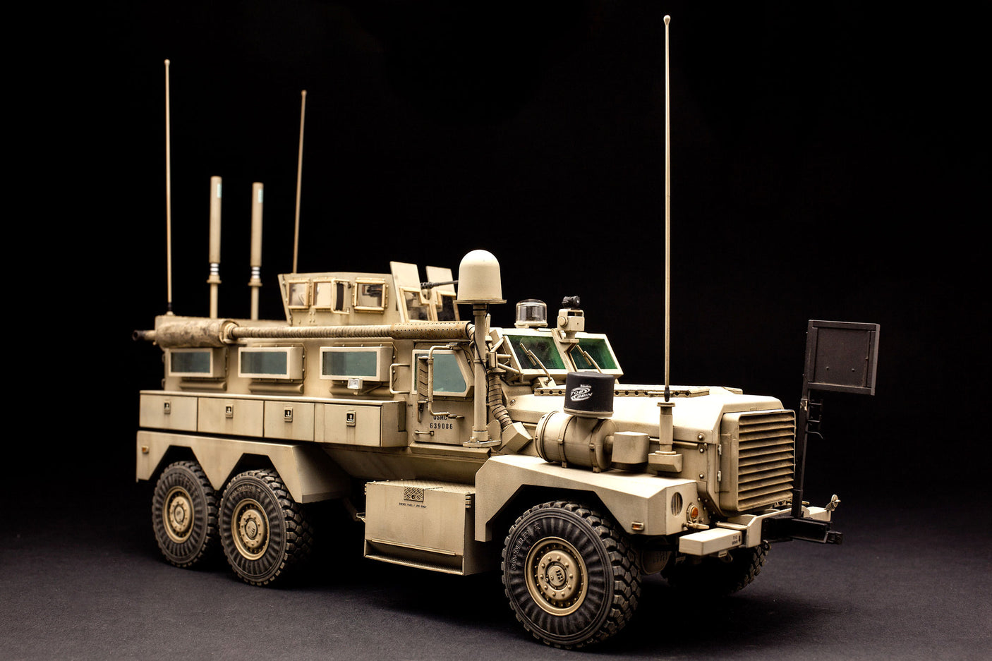 1:35 MENG - U.S. Cougar 6×6 MRAP Vehicle SS-005